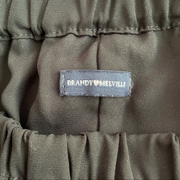 Brandy Melville Lace Trim Shorts - Picture 4 of 4